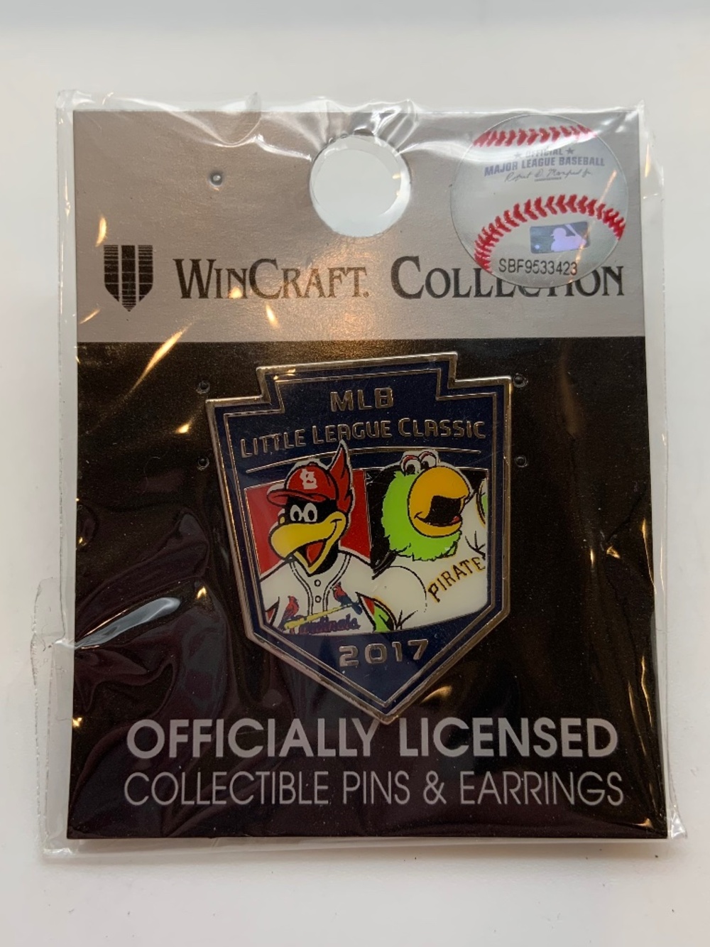 MLB Little League Classic 2017 Cardinals Fredbird Pirates Parrot Pin SEALED!